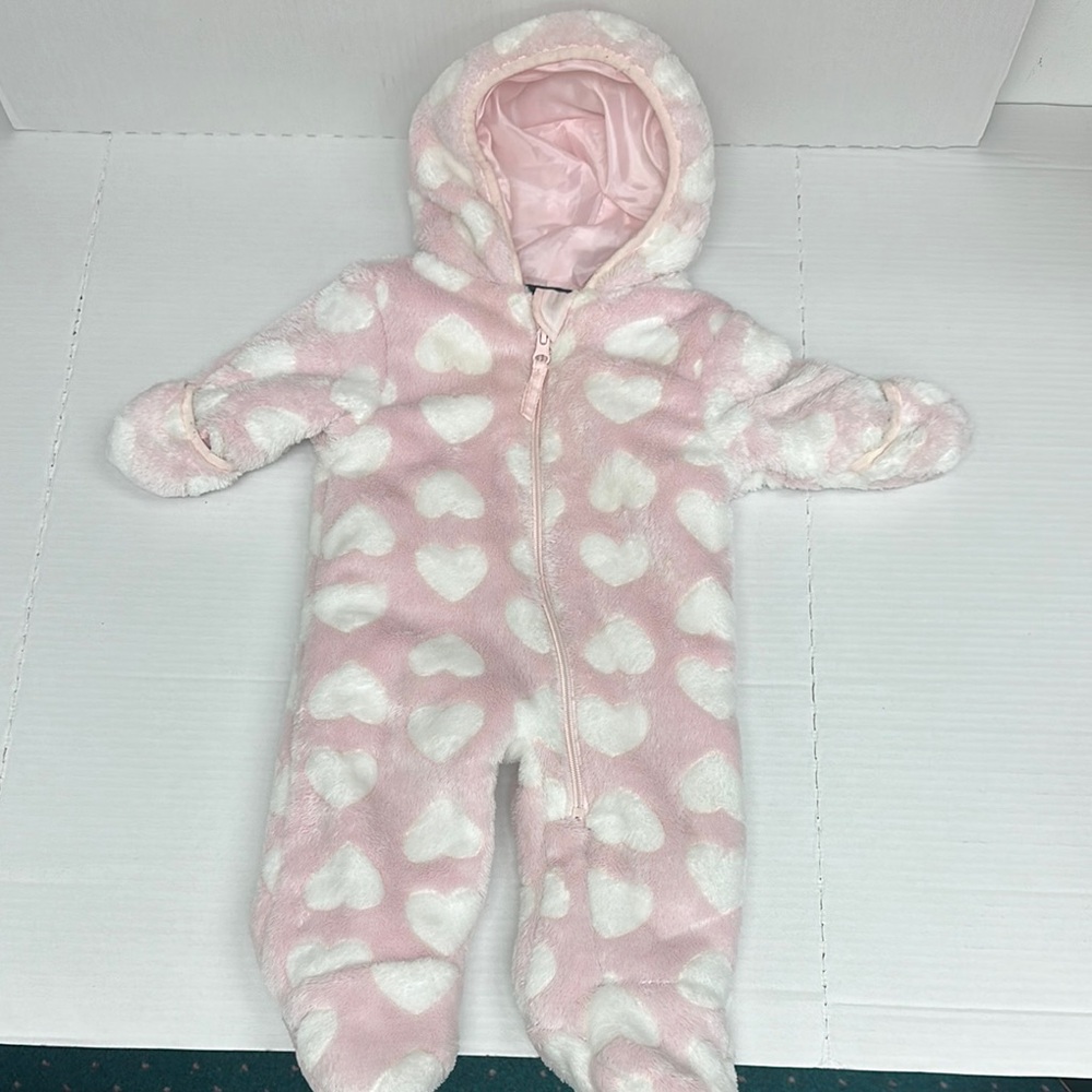 Rothschild baby girl's pink &white heart print fuzzy hooded snowsuit. Size 3/6